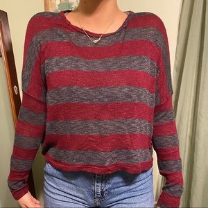 Good condition, Longsleeved crop top, Grey and burgundy, Live in the moment